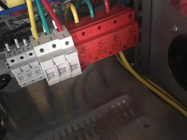 海拔最高的輸變電工程如何選擇國家電網(wǎng)浪涌保護(hù)器呢？[杭州光束防雷]