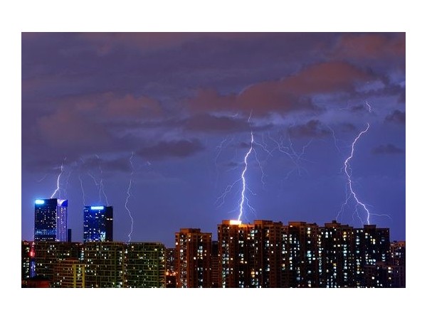 浪涌保護(hù)器和過電壓保護(hù)器的區(qū)別是什么？【光束防雷】