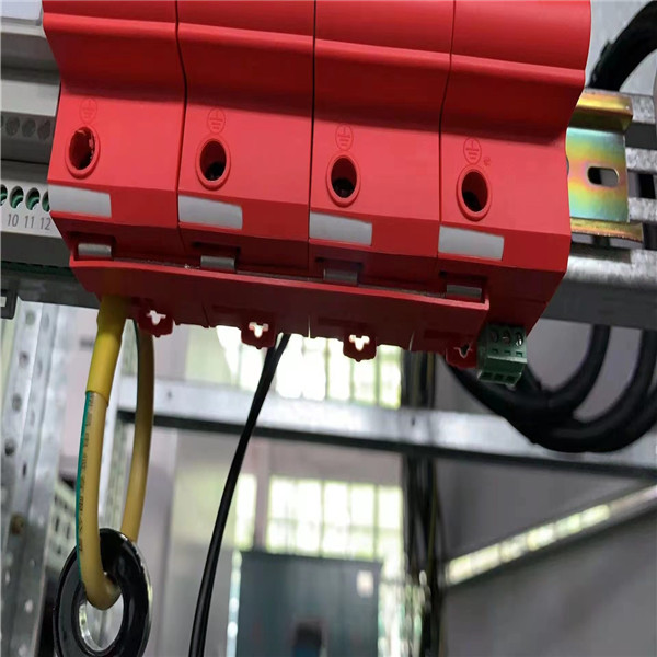 電源浪涌保護 器